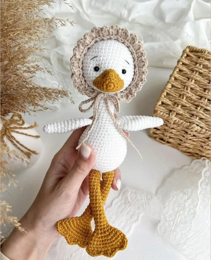 Şapkalı Amigurumi Oyuncak Kaz - 25 cm Organik Örgü Bebek Oyuncağı