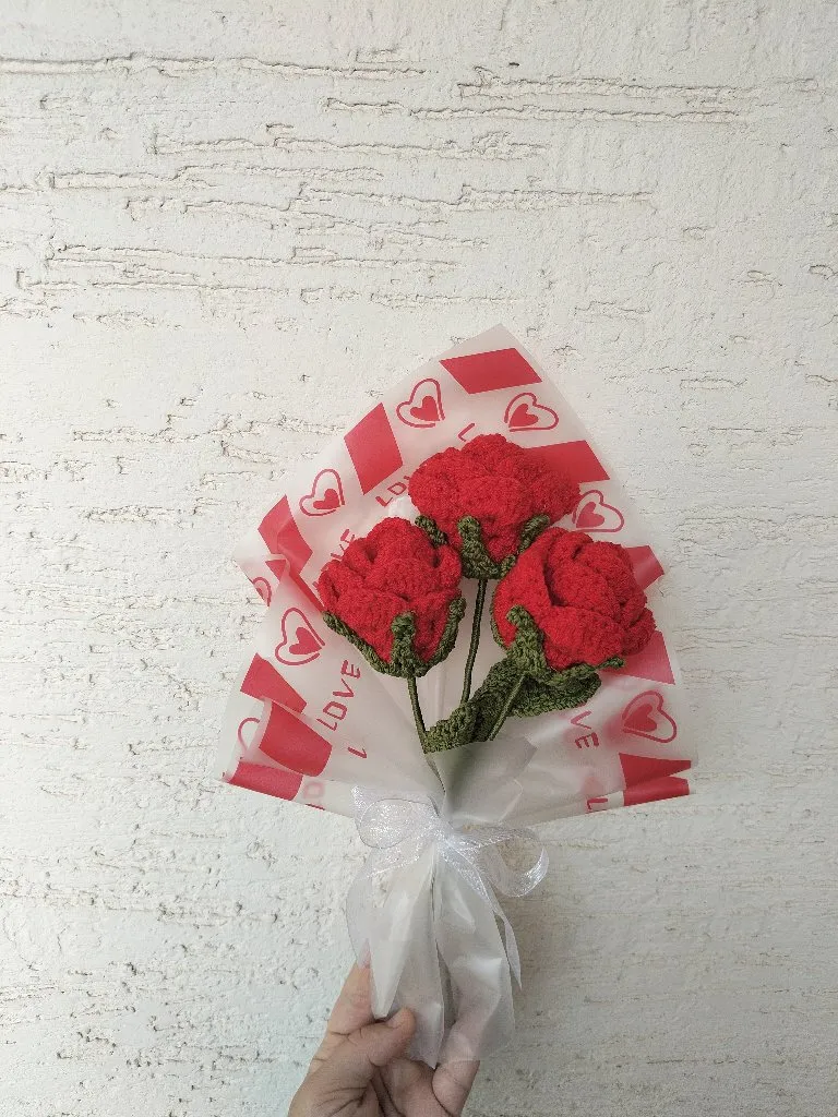 Kırmızı Örgü Gül Buketi - Pamuk İplikten El Emeği Hediye