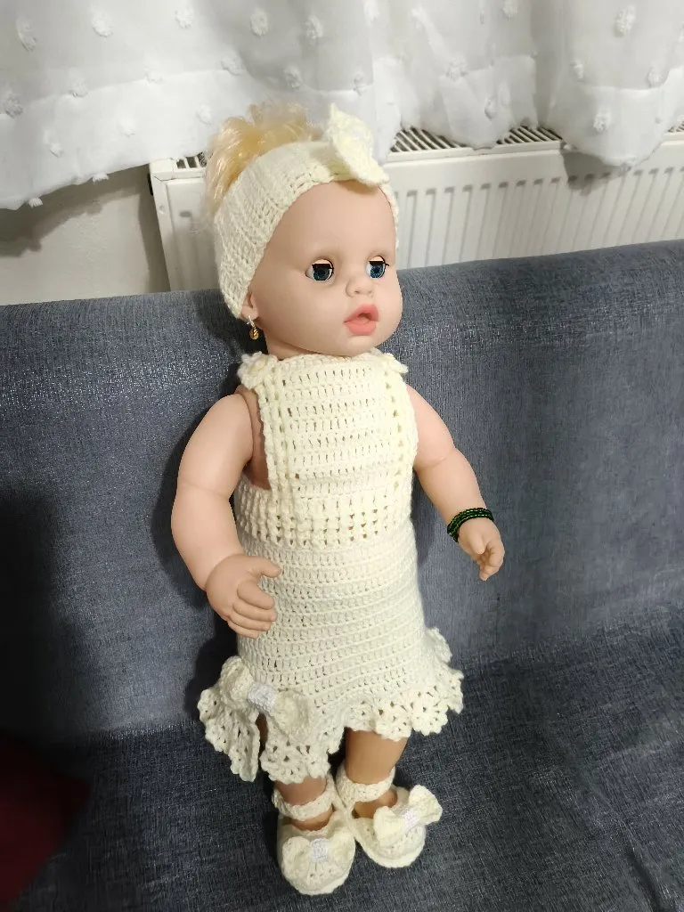 Krem Rengi Fiyonklu Örgü Bebek Elbise, Bandana ve Patik Seti