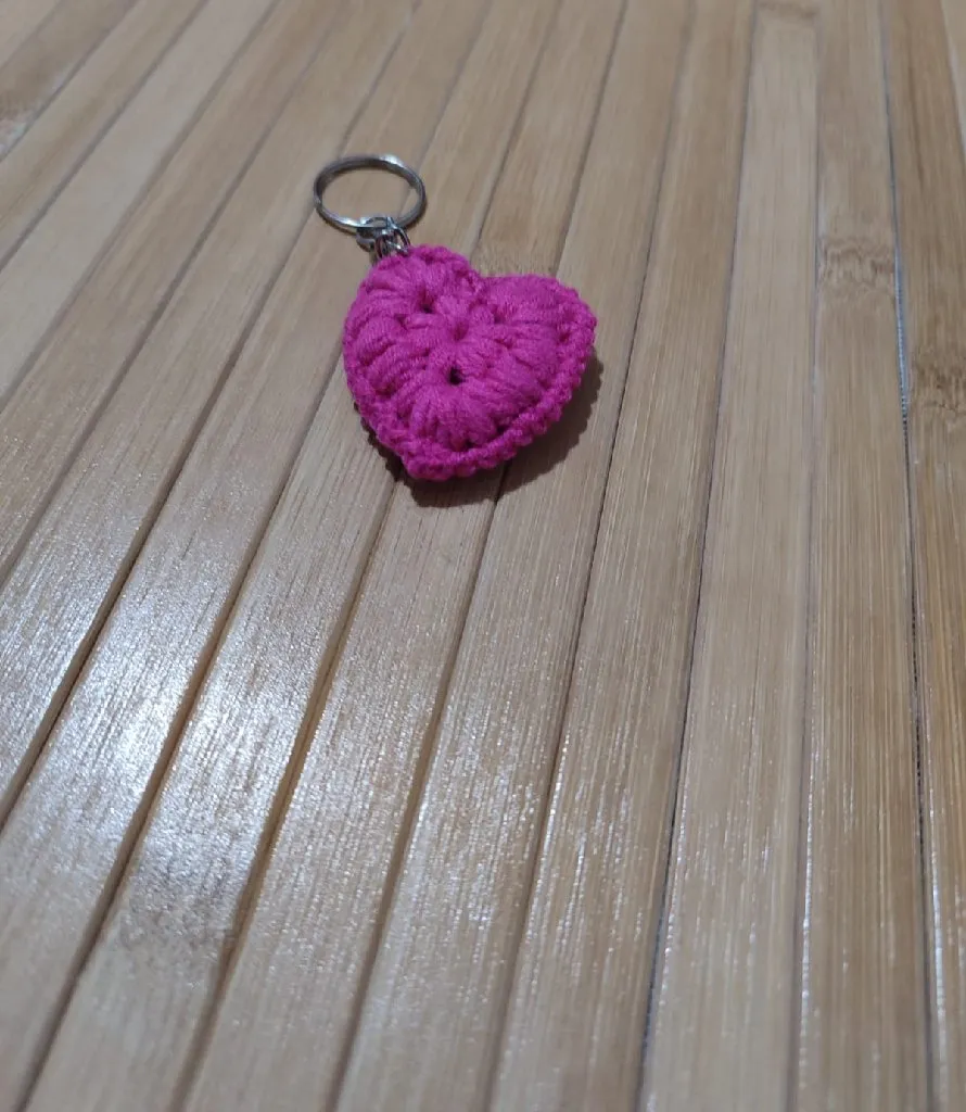 Koyu Pembe Örgü Kalp Anahtarlık - El Yapımı Hediye Seçeneği