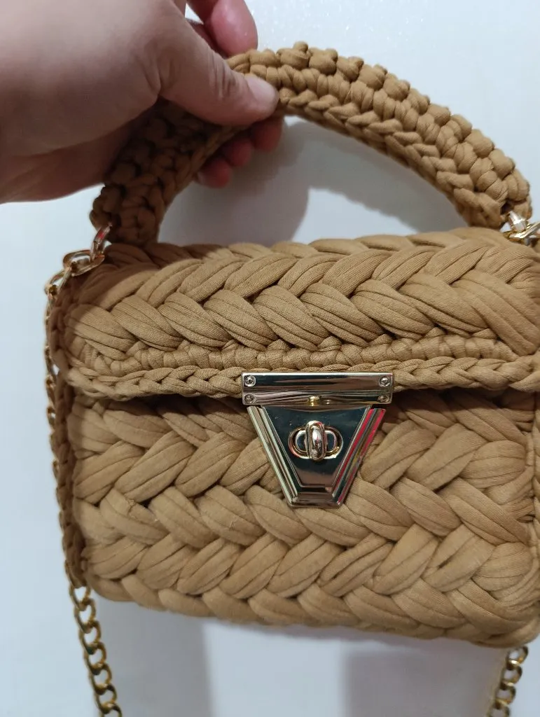 Kahverengi Fıstık Model Penye İp Örgü Omuz Çantası - El Emeği