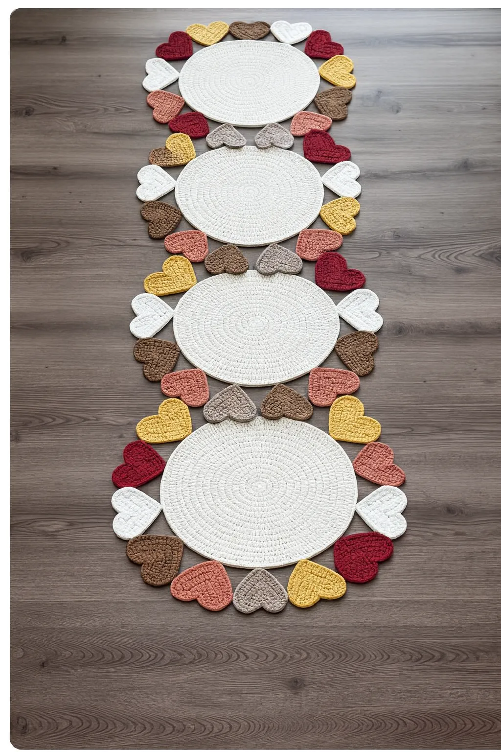 Renkli Kalp Detaylı Örgü Runner - Dekoratif Masa Örtüsü - El Emeği