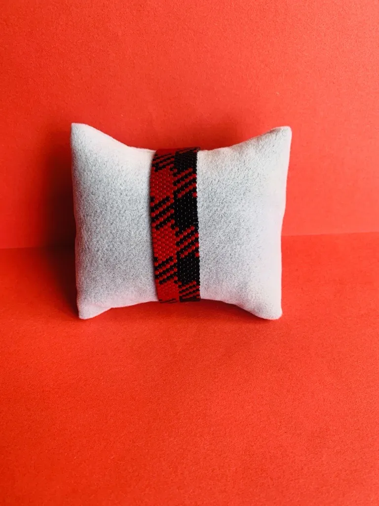 Kırmızı ve Siyah Pötikare Desenli Miyuki Boncuk Bileklik - El Yapımı