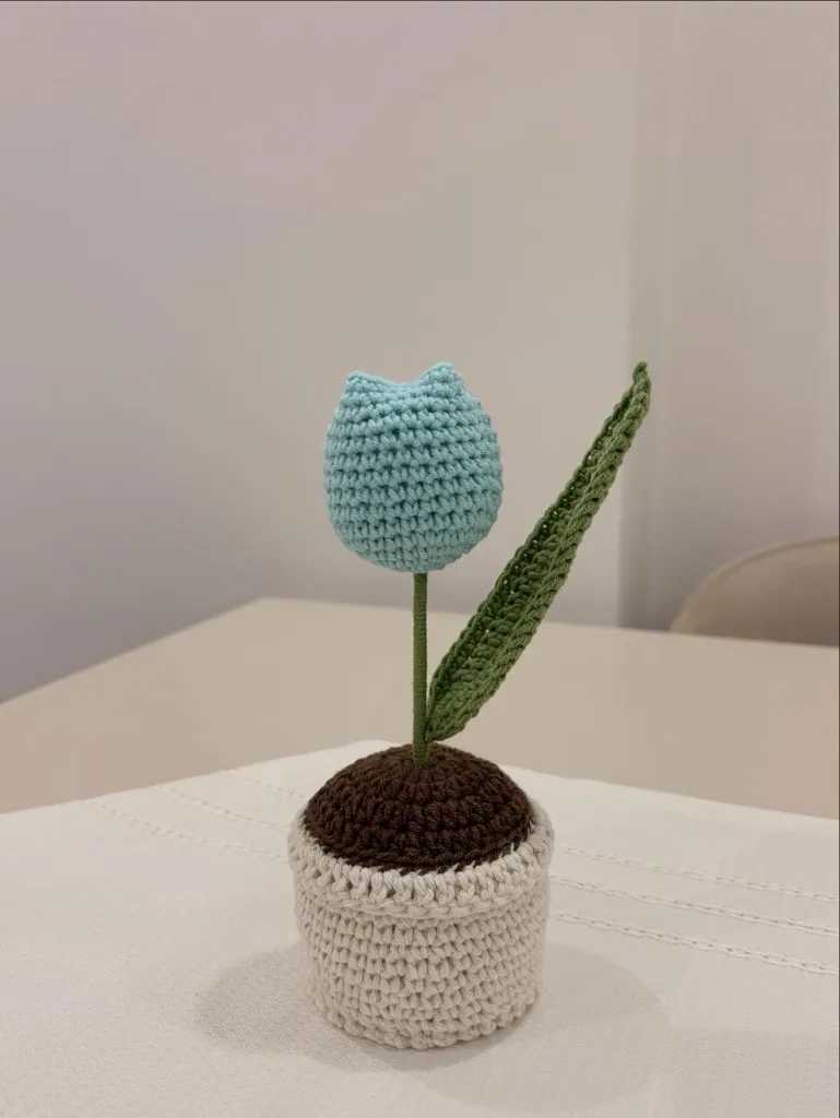 Açık Mavi Örgü Lale Saksı Bitki - Dekoratif El Yapımı Çiçek