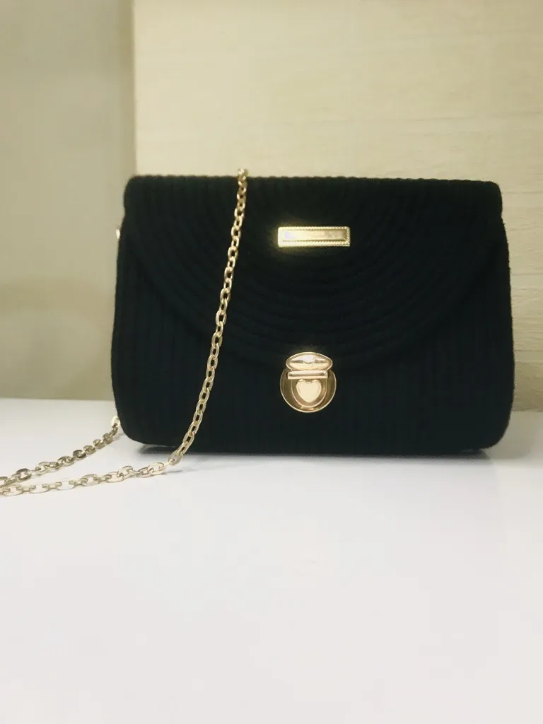 Siyah Örgü Zincir Askılı Gold Detaylı Kadın Omuz Çantası