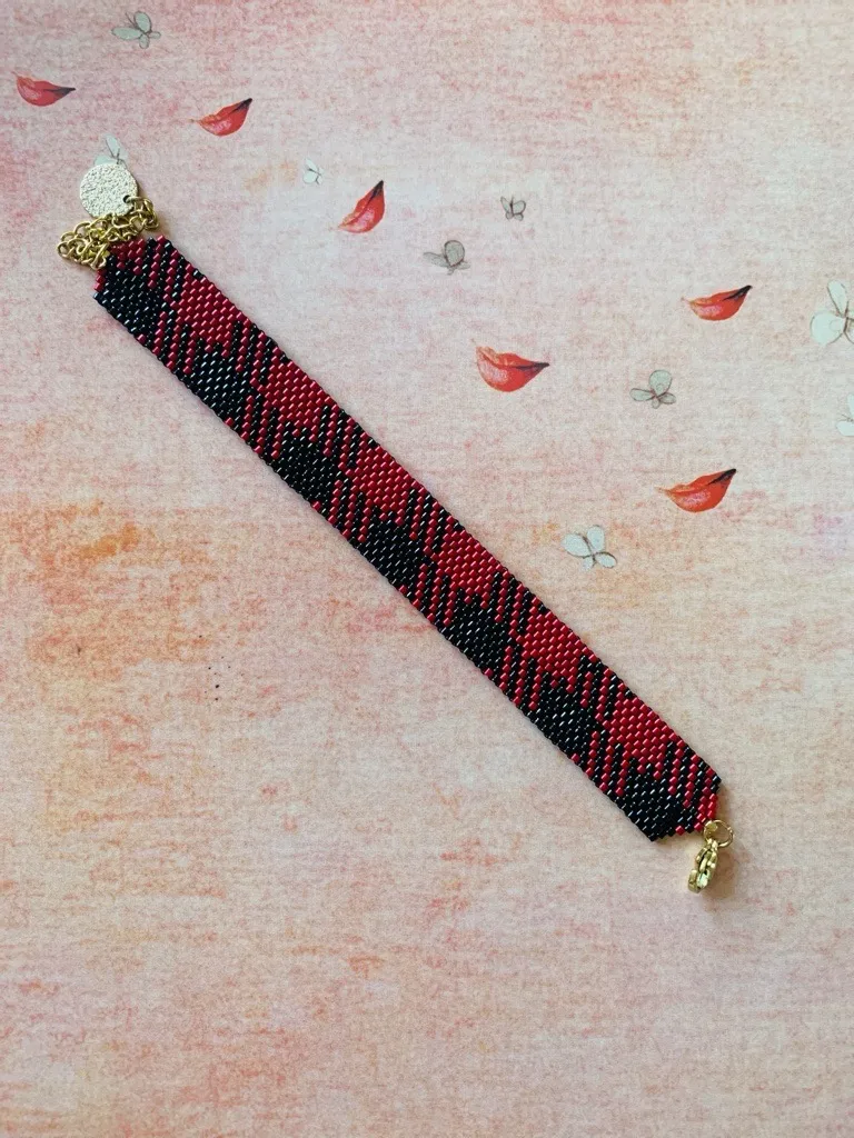 Kırmızı ve Siyah Pötikare Desenli Miyuki Boncuk Bileklik - El Yapımı