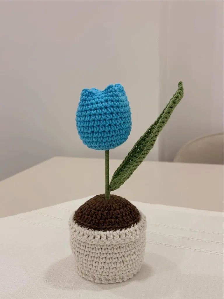 Koyu Mavi Örgü Lale Çiçek Saksı Seti - El Emeği Dekoratif Obje