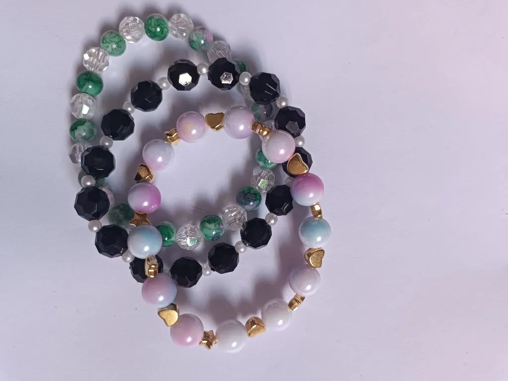 Renkli Boncuklu Bileklik Seti - 6'lı Tasarım, Şık ve Trend