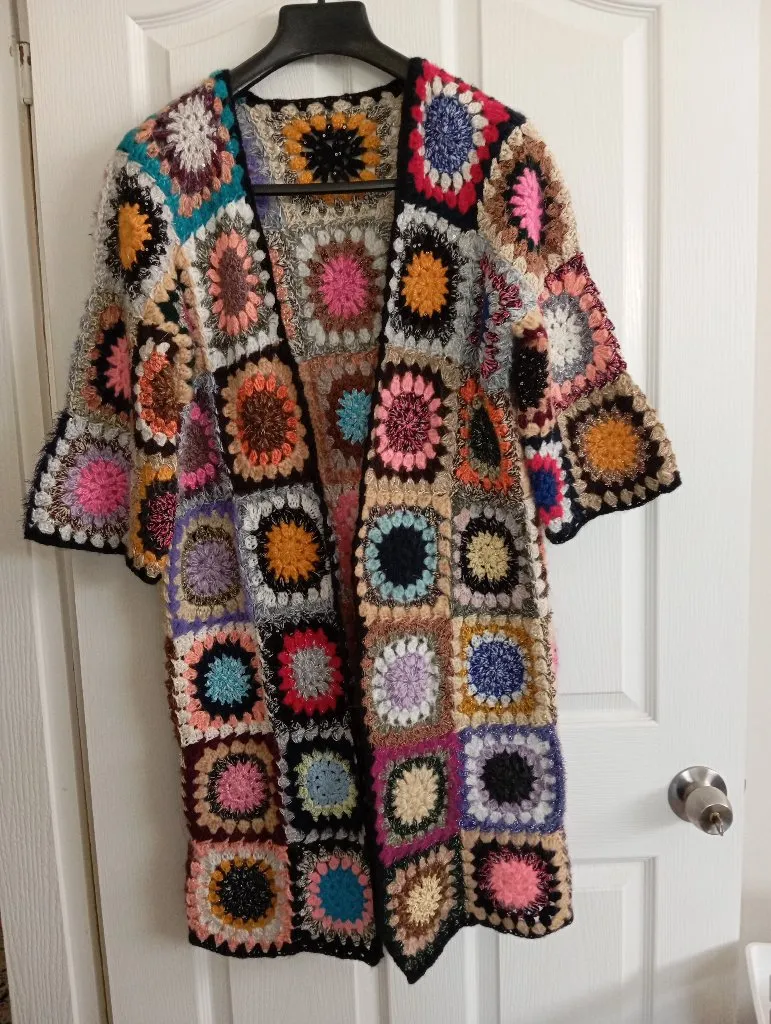 Kare Motifli Tasarım Uzun Hırka - Rengarenk, Moher ve Tasarım İplerle El Örmesi