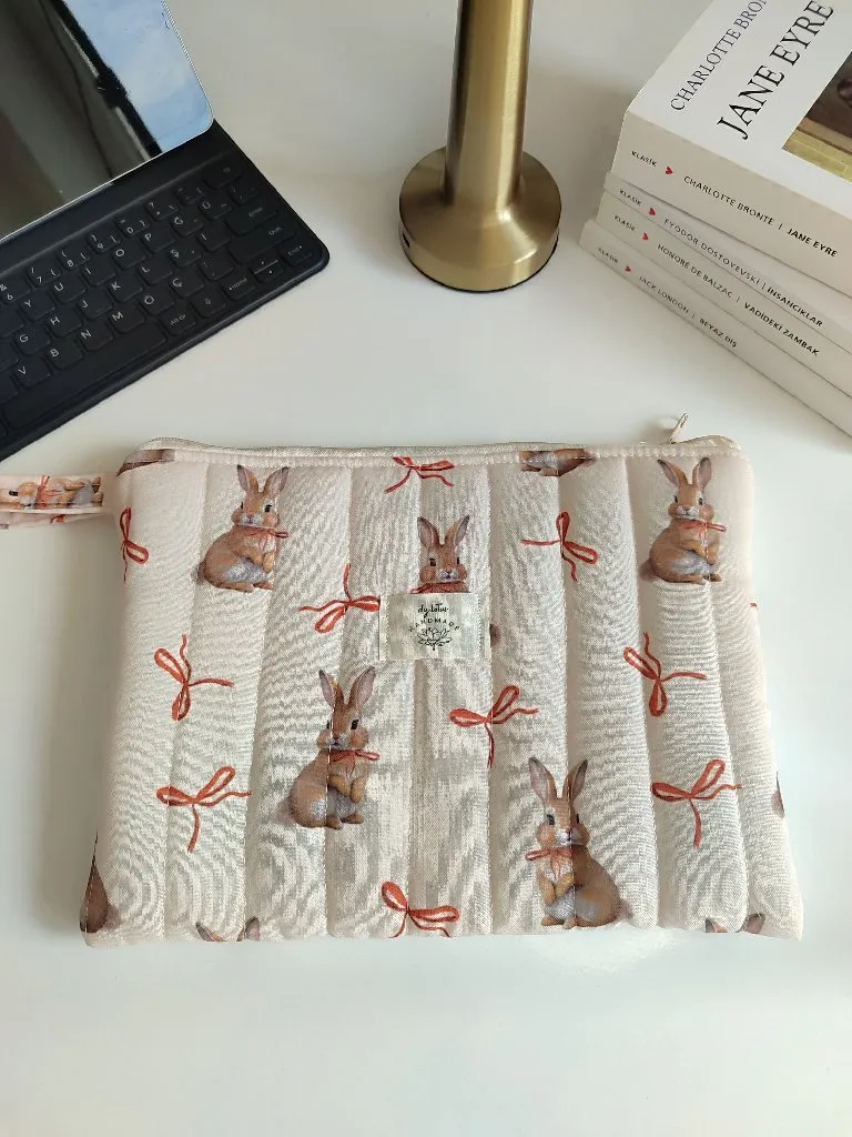 Tavşan desenli portföy/tablet çantası