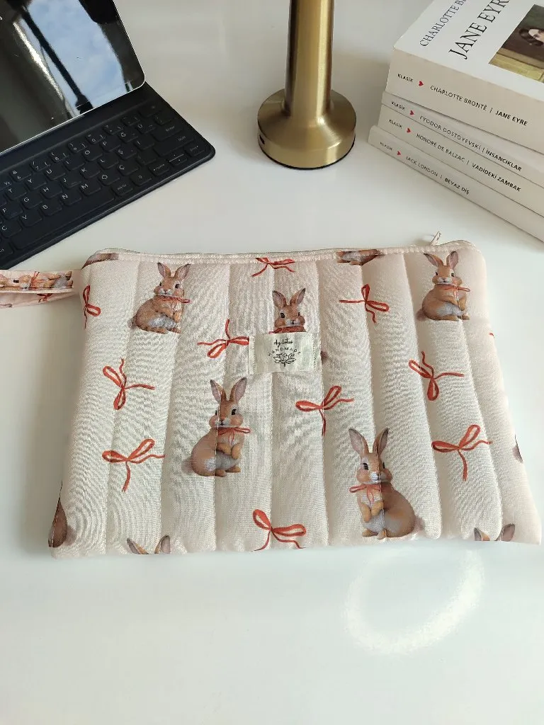 Tavşan desenli portföy/tablet çantası
