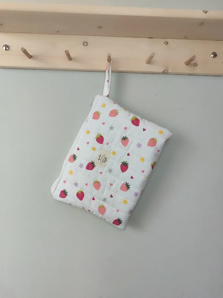 Çilek Desenli Kapitoneli Tablet/Portföy Çanta - El Emeği