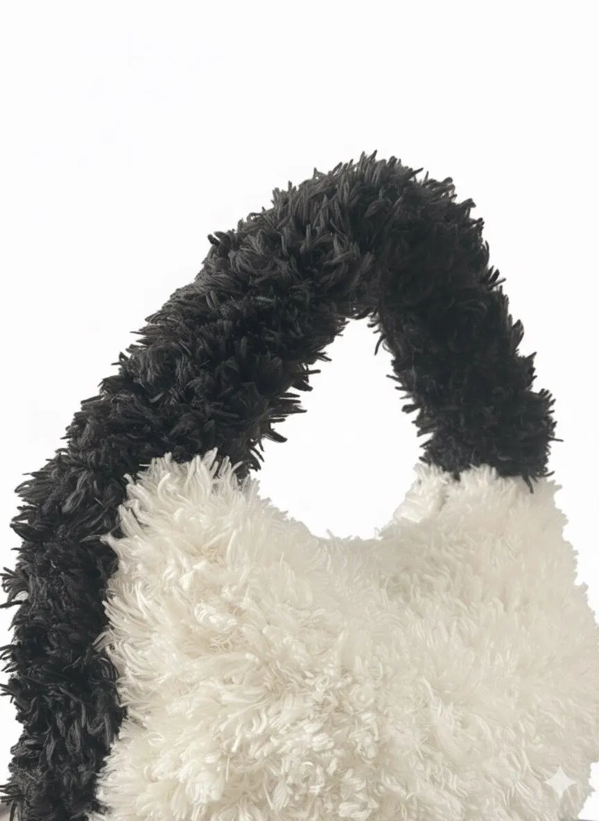 Siyah Beyaz Peluş Omuz Çantası - Kontrast Tasarımlı El Yapımı