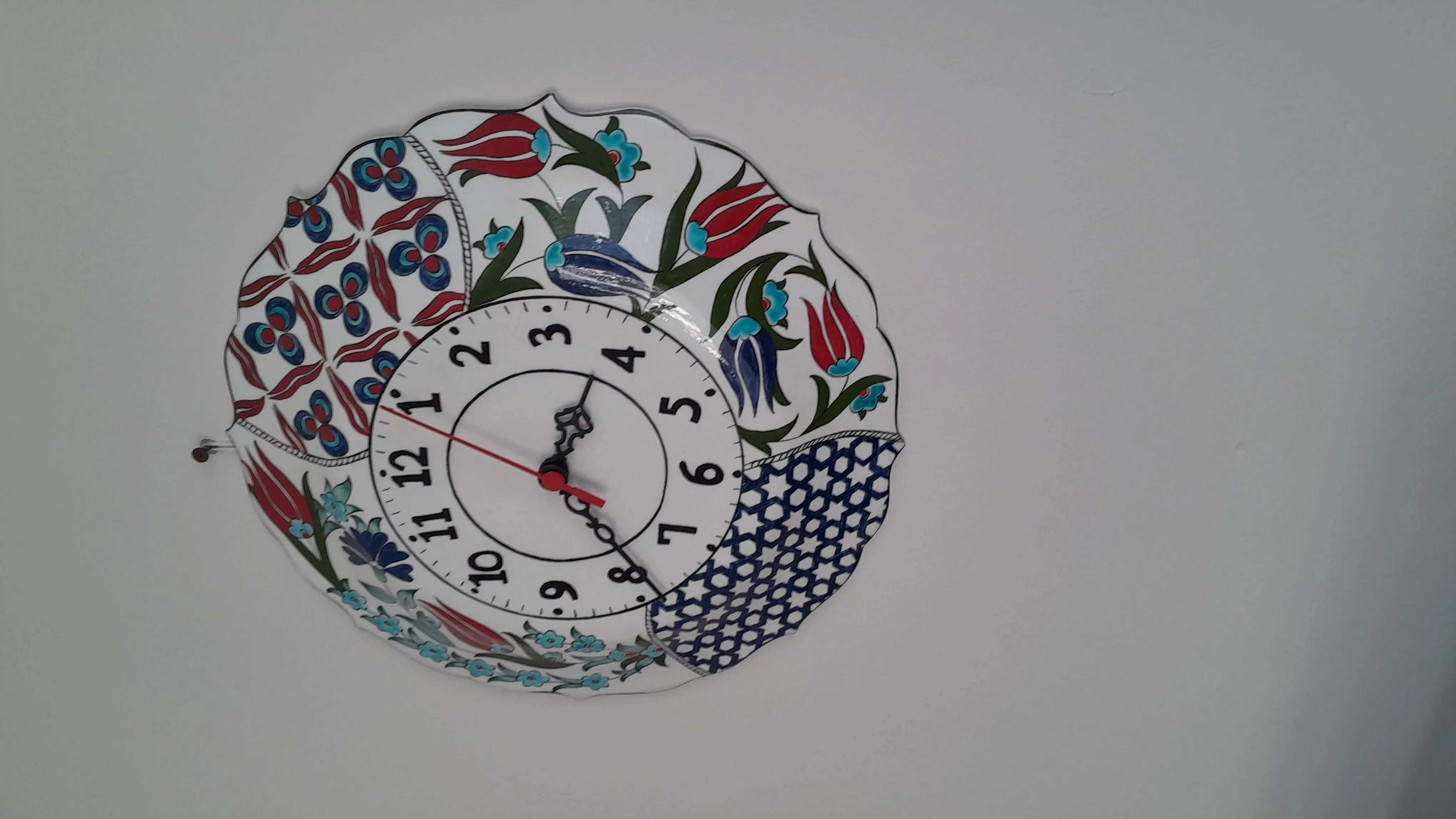 30 cm Desenli Çini Duvar Saati - El İşçiliği Dekoratif Hediyelik