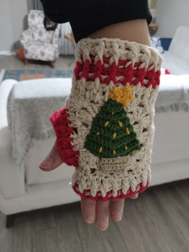 Örme Noel Temalı Eldiven - Çam Ağacı Figürlü Pamuk İplik