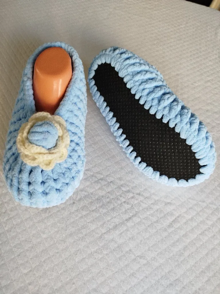 Bebek Mavisi Kadife Yün Ev Babeti - Kaydırmaz Tabanlı ve Keçe İçli