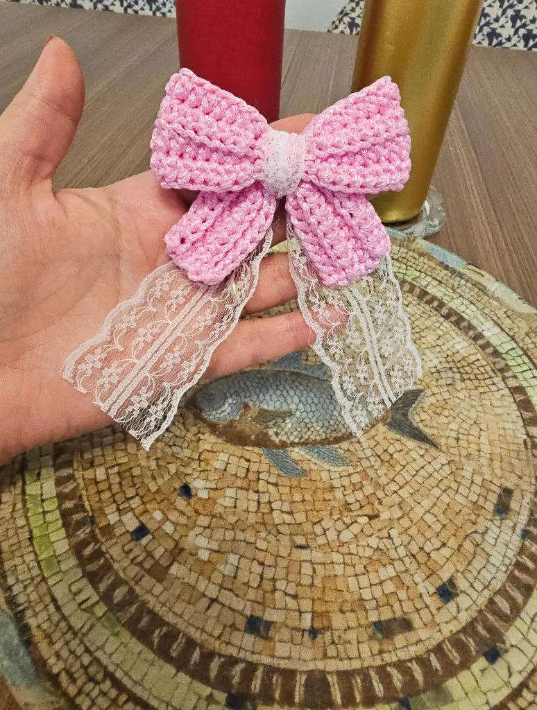 Pembe Örgü Kurdele ve Dantel Detaylı Lastikli Saç Tokası Kız Çocuk Saç Aksesuarı