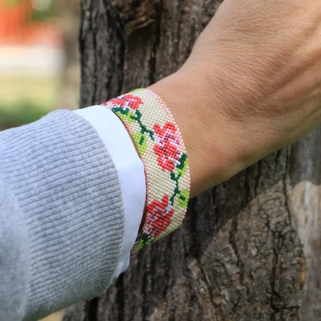 Krem Zeminli Gül Desenli Miyuki Boncuk Bileklik - El Emeği