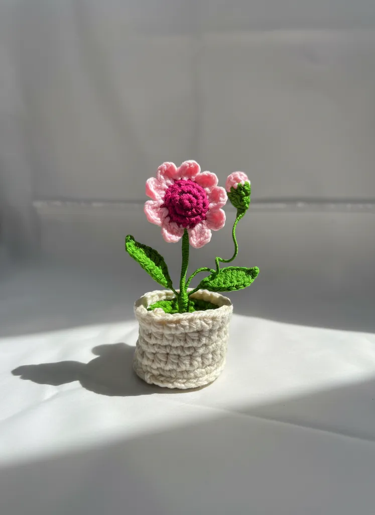 Pembe Papatya Motifli Örgü Saksı Çiçeği Dekoratif Hediyelik - El Emeği