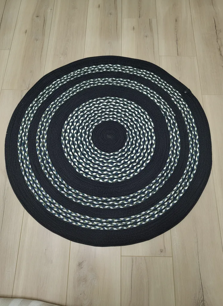 Siyah Sarmal Desenli Örgü Yuvarlak Paspas - 90 cm El Yapımı