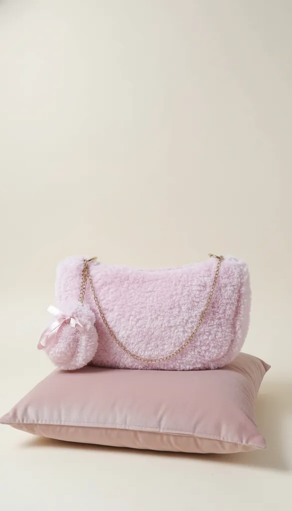 Pembe Kuzu Tüyü İpli Peluş Omuz Çantası - Zincir Detaylı El Yapımı