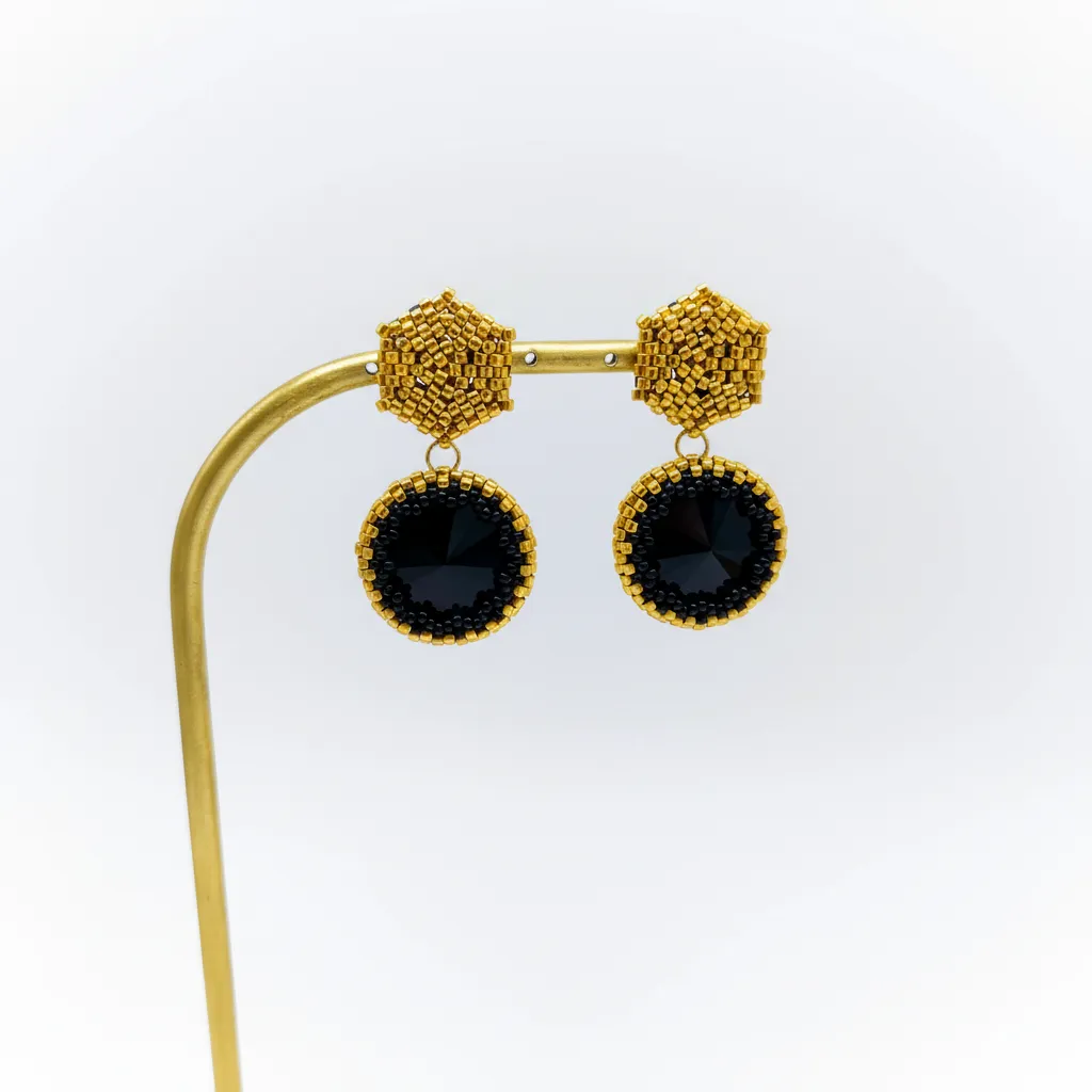 Siyah Kristal Taşlı Altın Rengi Miyuki Boncuklu Küpe