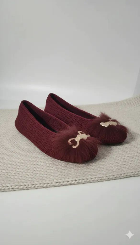 Bordo Örgü Babet Patik - Altın Tokalı, Tüylü Detaylı, El Yapımı