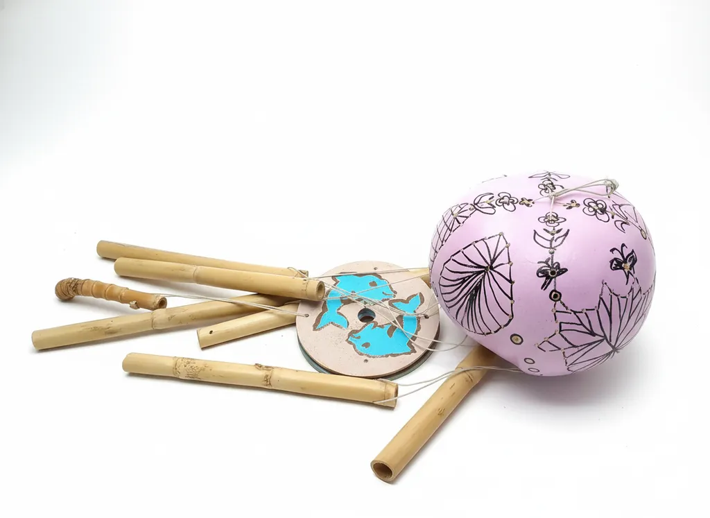 Su Kabağı ve Bambu Rüzgar Çanı - Akrilik Boya ile El Çizimi