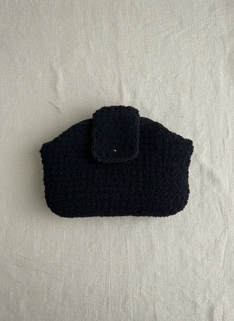 Siyah Buklet Örgü Omuz Çantası - Kışlık ve Şık Tasarım