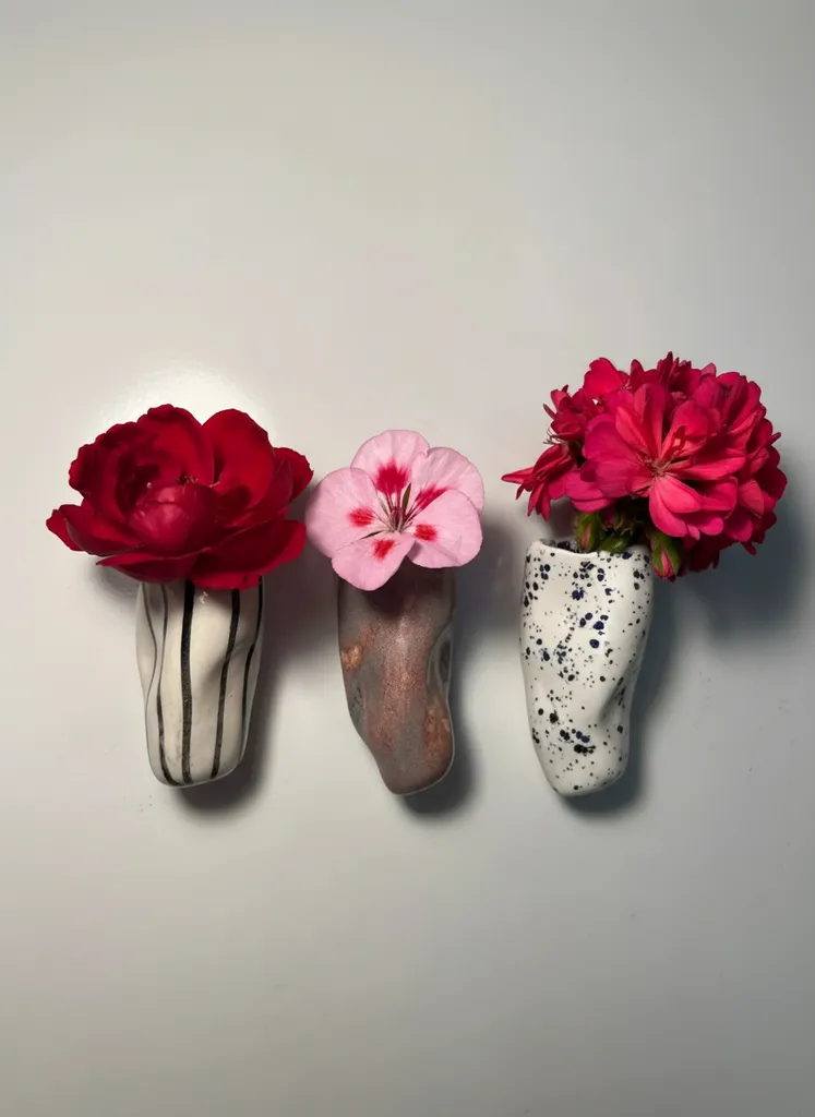 Seramik Magnet Vazo Seti - Dekoratif El Yapımı Buzdolabı Süsü (3 Adet)