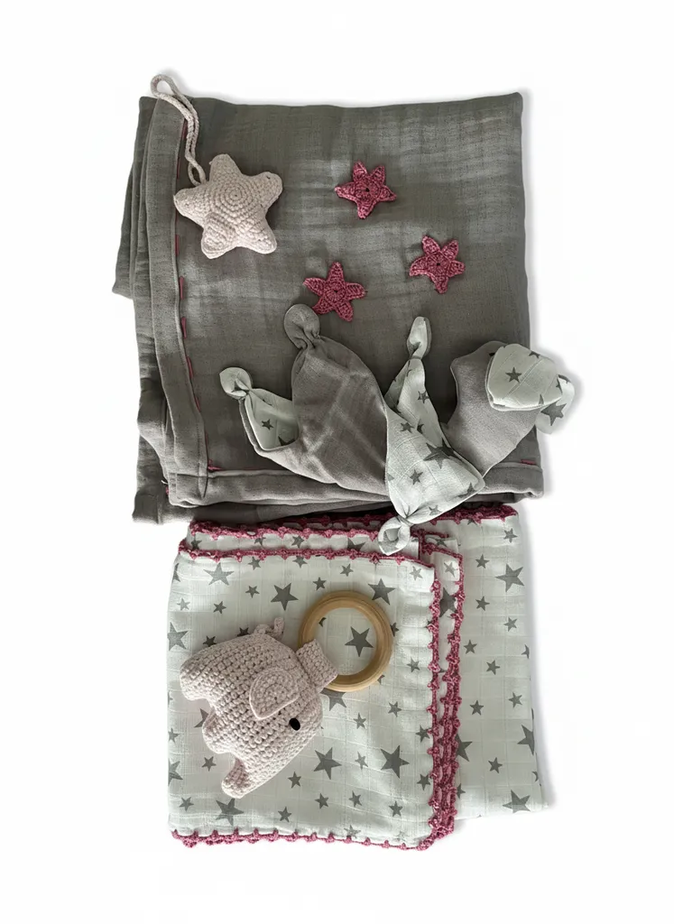 Gri ve Yıldız Desenli Müslin Örtü Seti - El Emeği Bebek Hediyesi