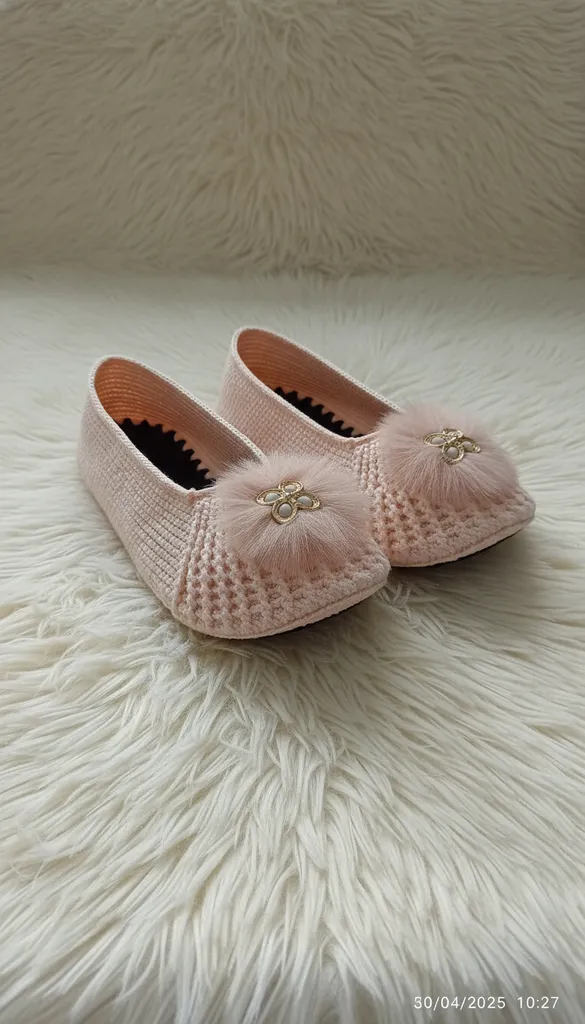 37-38 Numara Pudra Renkli Örgü Ev Babeti - Tüylü ve Metal Detaylı