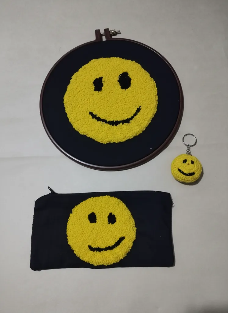 Sarı Gülen Yüz Emoji Punch İşleme 3'lü Set - El Emeği