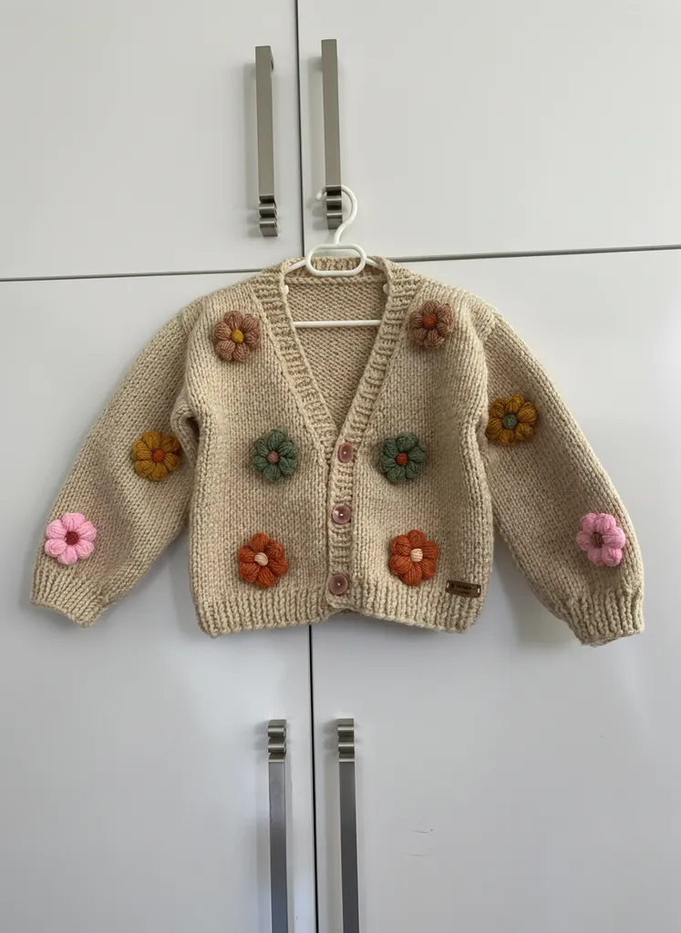 Krem Renkli Çiçek Detaylı Örgü Crop Hırka - El Yapımı
