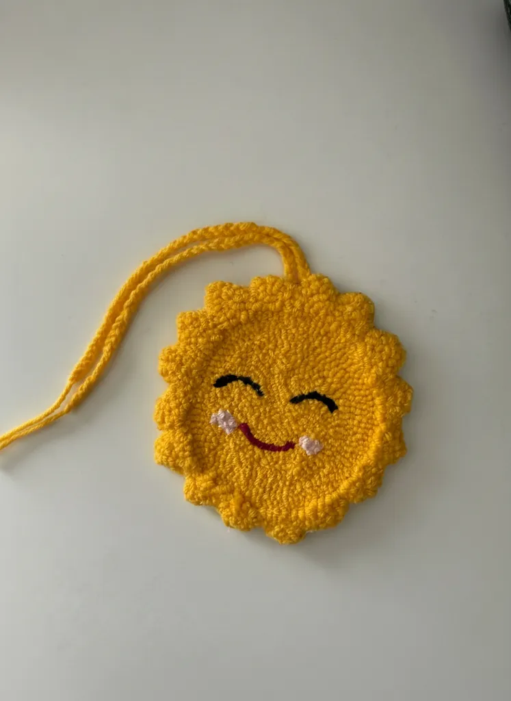 Sarı Renkli Güneş Motifli Örgü Duvar Süsü - El Emeği