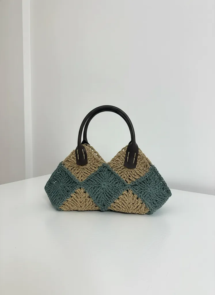 Yeşil ve Bej Renkli Kare Motifli Örgü Omuz Çantası - Deri Detaylı