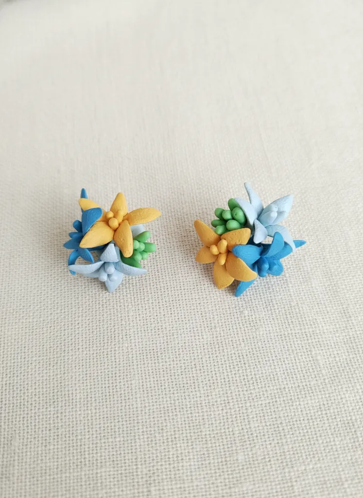 Turuncu ve Mavi Çiçek Desenli Polimer Kil Küpe - El Yapımı