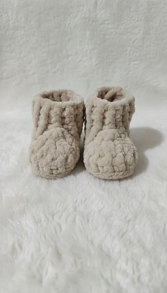 Krem Rengi Örgü Bebek Patiği - Yumuşak Dokulu, 0-3 Aylık