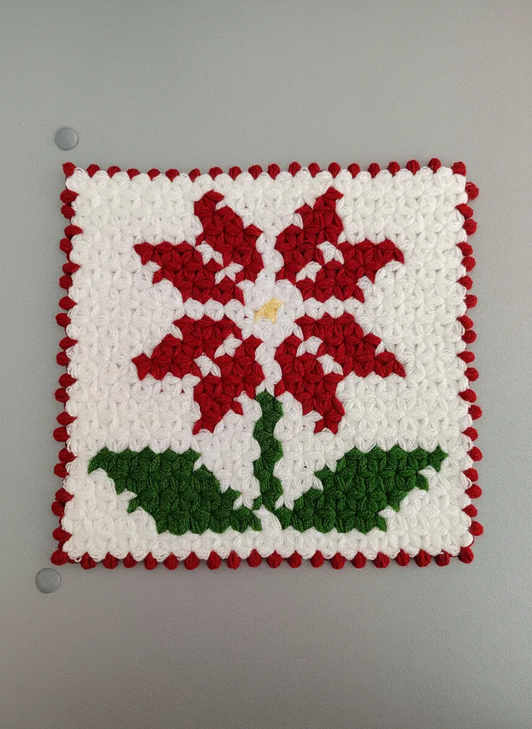 Kırmızı ve Yeşil Çiçek Desenli Kare Lif - El Emeği Örgü