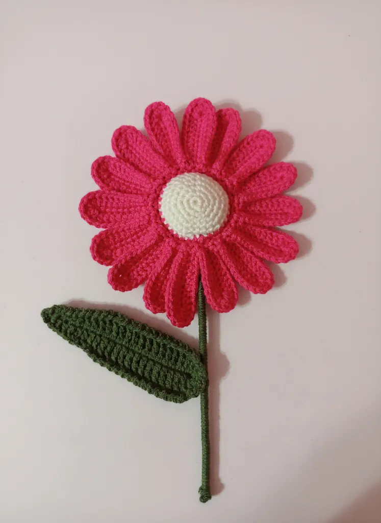 Pembe Örgü Çiçek Dekoratif Obje - 25 cm Boyutunda - El Emeği