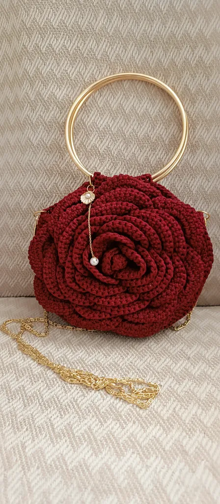 Bordo Gül Desenli Örgü Çanta - Yuvarlak Metal Saplı ve Zincir Detaylı