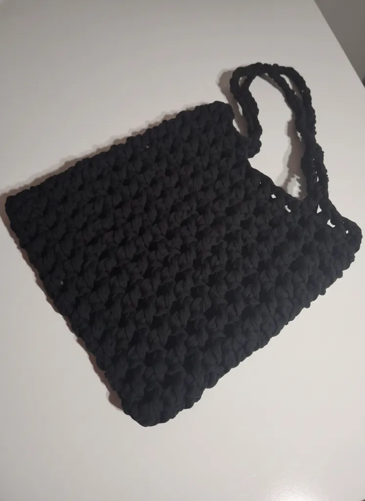 Siyah Penye İpten Örme Omuz Çantası - Çok Amaçlı ve Şık Tasarım