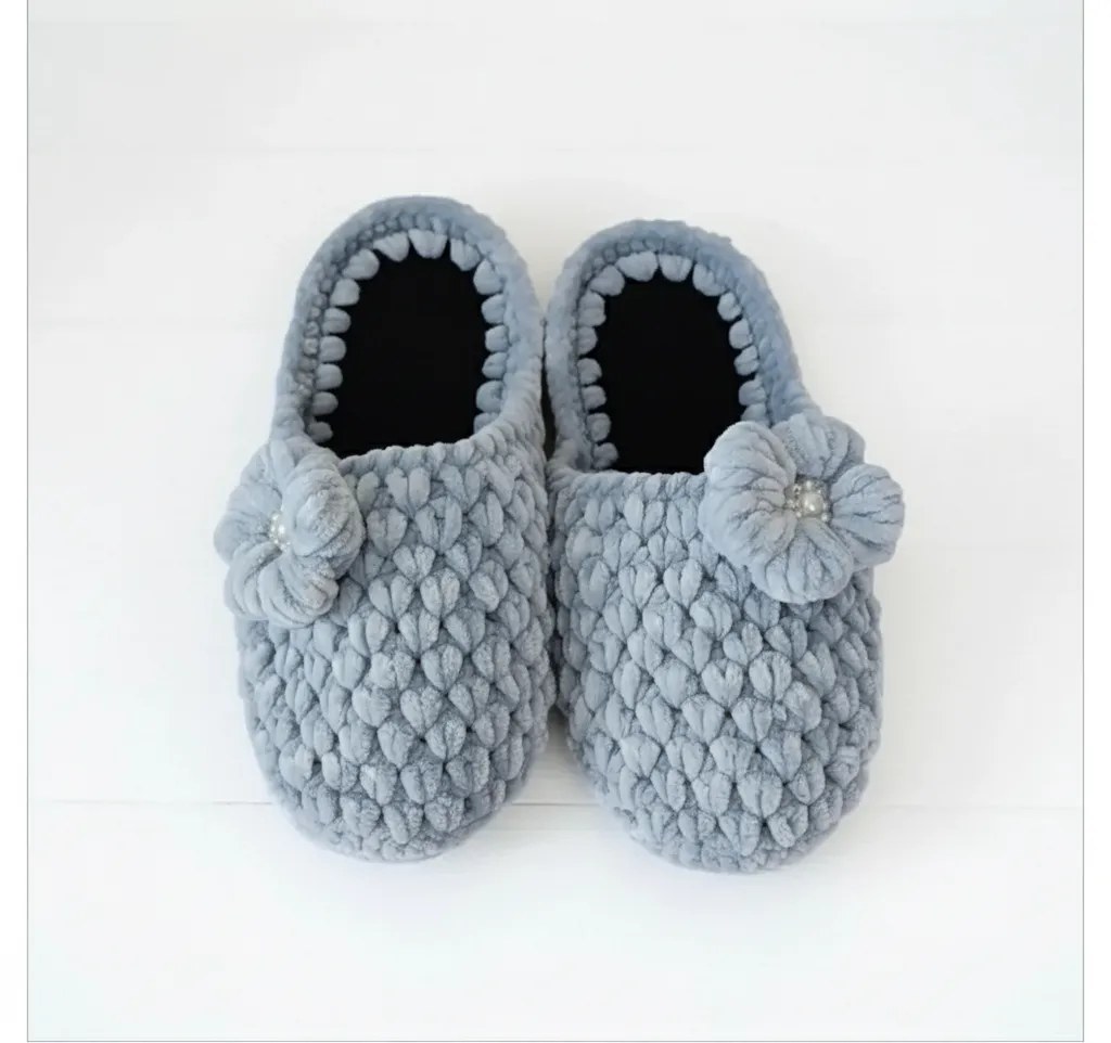 Açık Gri Kadın Kadife Örgü Ev Terliği - İnci Boncuk Detaylı