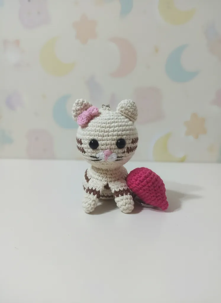 Krem Rengi Örgü Kedi Amigurumi Anahtarlık - El Emeği Oyuncak