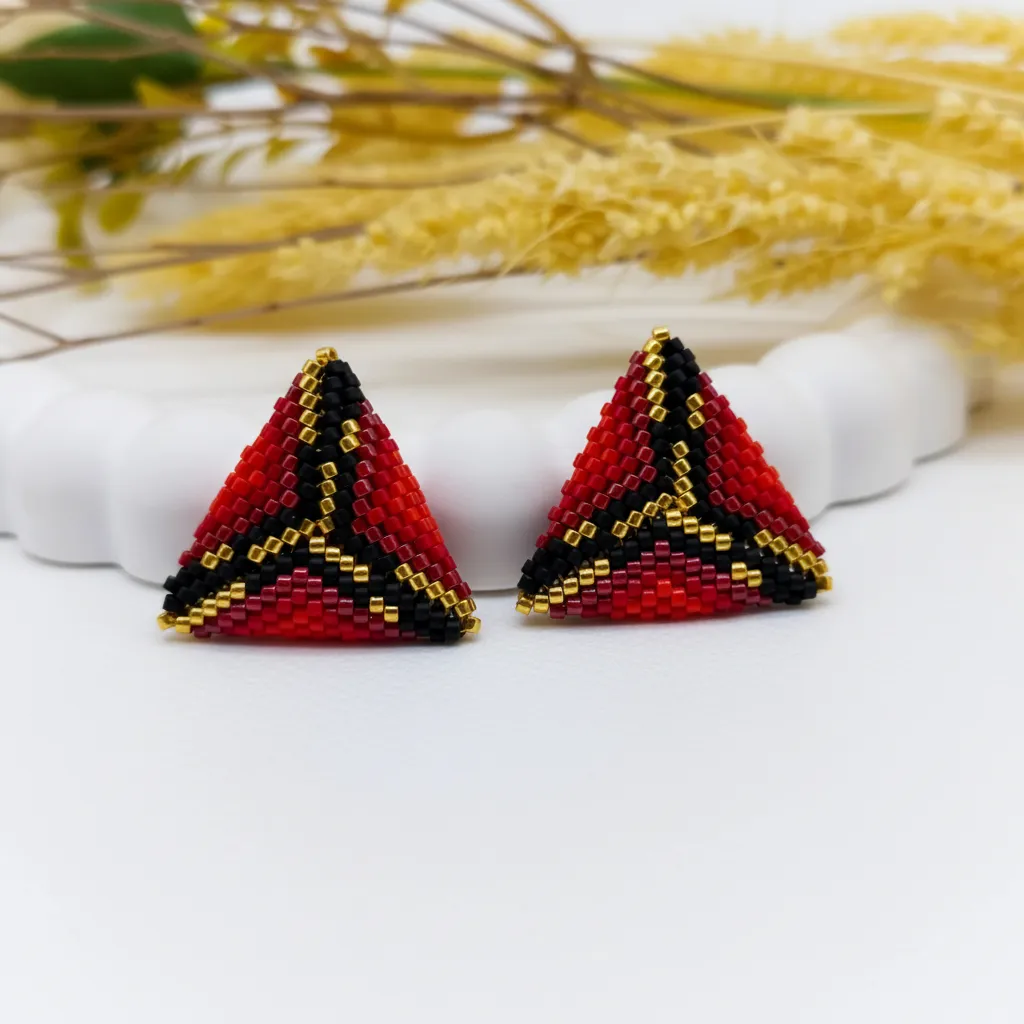 Kırmızı Siyah Miyuki Boncuk Üçgen Küpe - El Emeği Tasarım