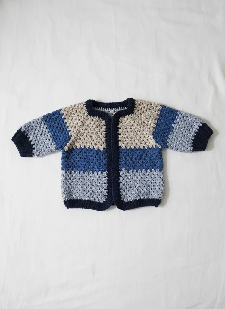 Mavi, Gri ve Bej Renkli Örgü Bebek Hırkası - El Emeği