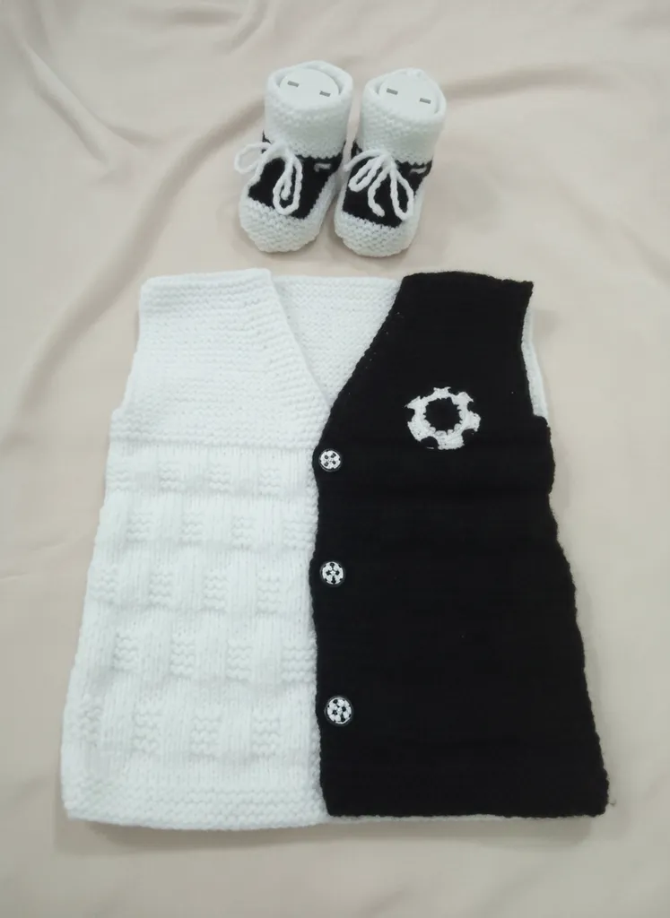 Siyah Beyaz Örgü Bebek Yelek ve Patik Takımı (06-12 Ay)