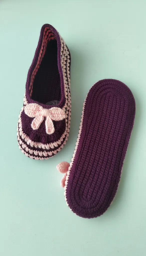 Mürdüm ve Pembe Renkli Örgü Babet Patik - Kurdele Detaylı El Emeği