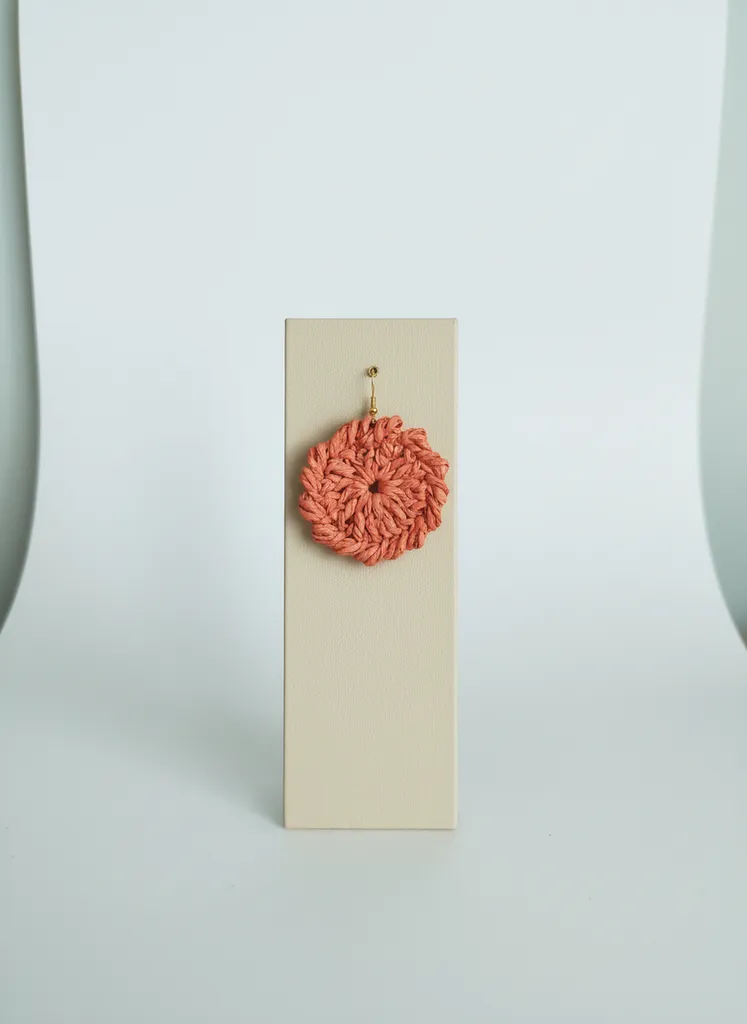 Somon Rengi Kağıt İpinden Çiçek Model Küpe - El Yapımı