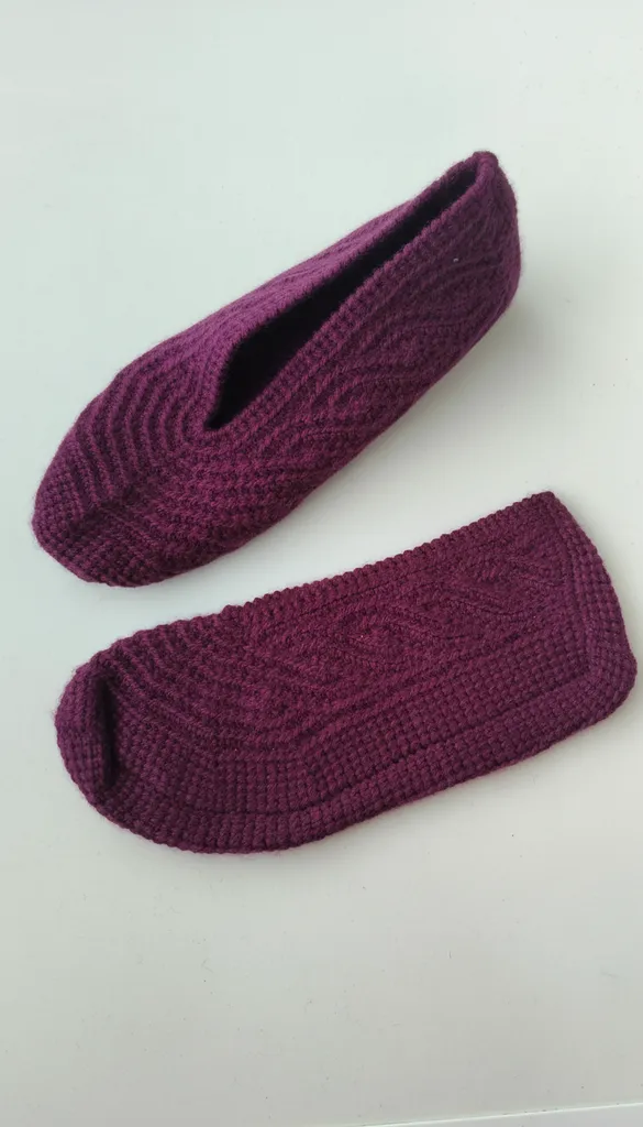 Mürdüm Renkli Örgü Babet Patik - Ev Botu - El Emeği